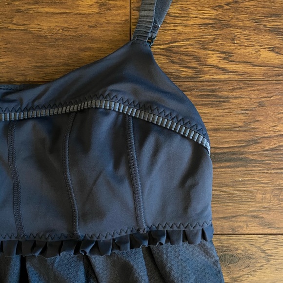 🍋 Lululemon Grey Tank Top - Picture 2 of 6